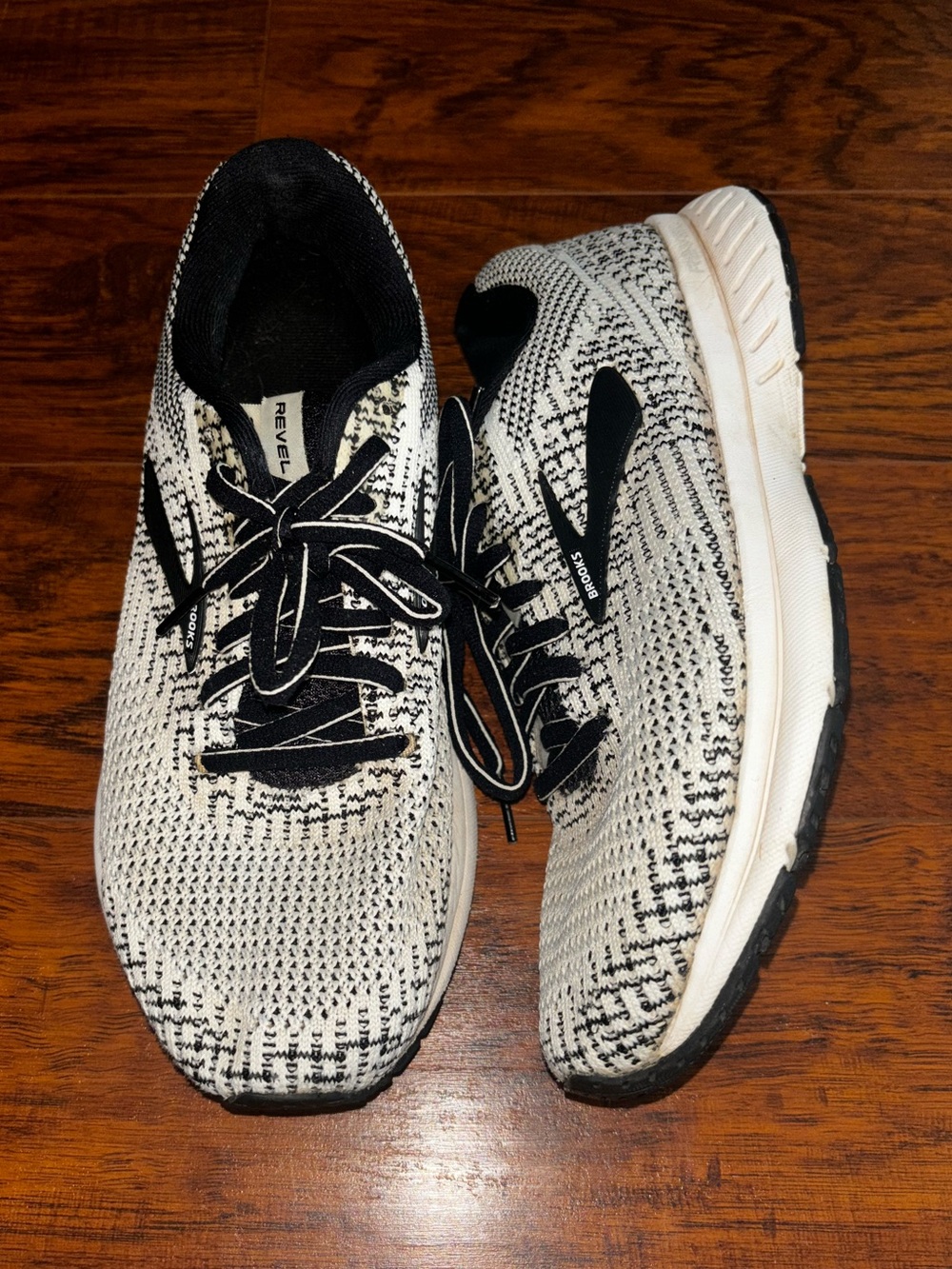 Brooks Revel 3 Black & White Knit Running Sneakers Women’s Size 8 Athletic Shoes